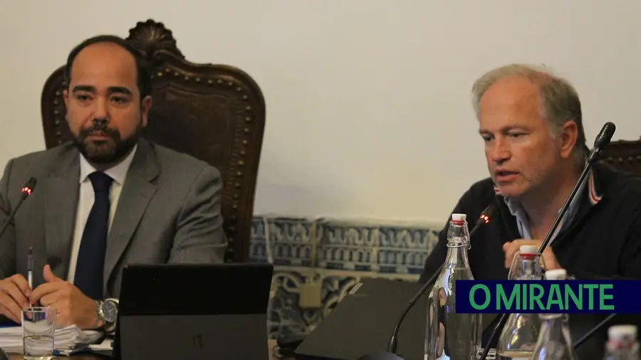 Delegação de competências no presidente da Câmara de Santarém passa com abstenção do Chega e voto de qualidade