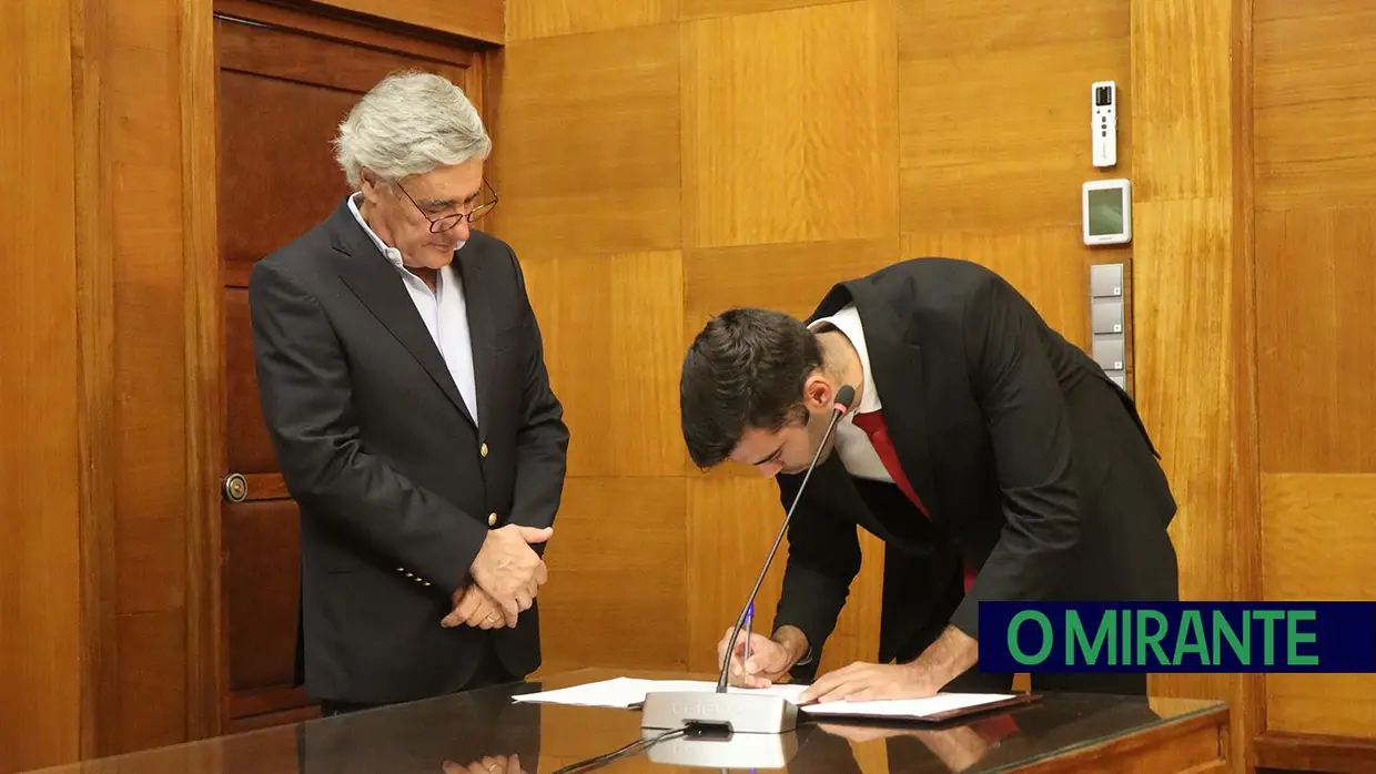 João Heitor assume novo mandato com promessa de consolidar progresso do concelho