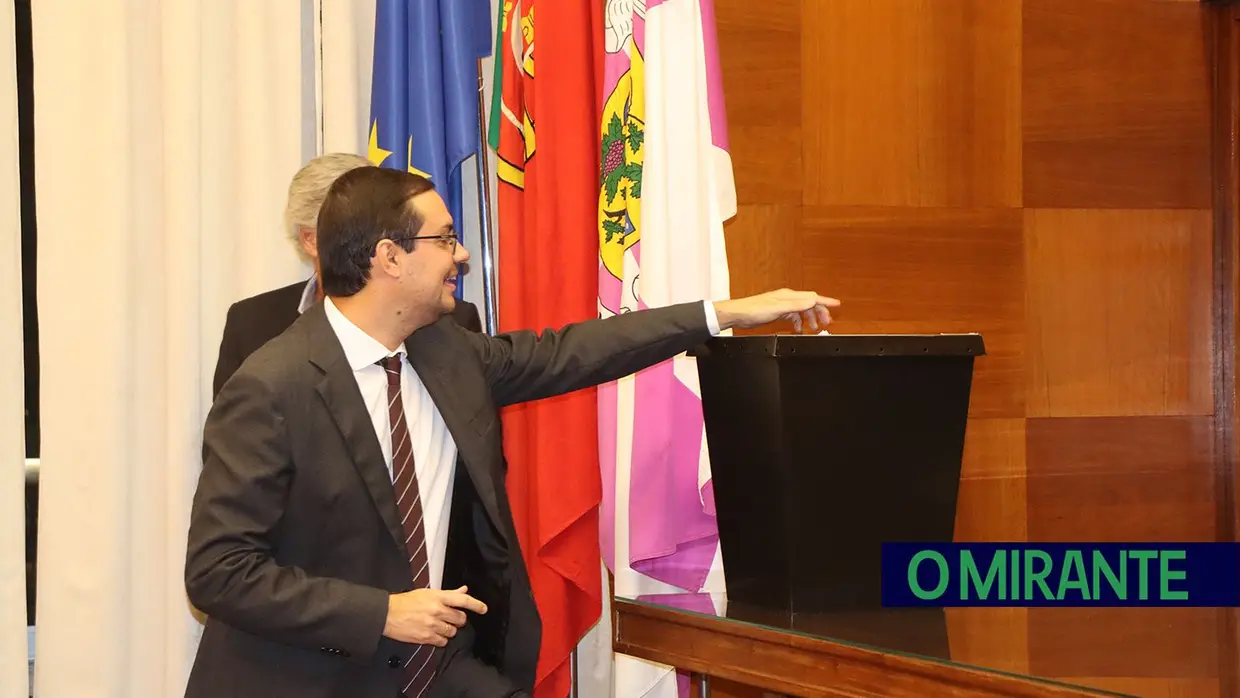 João Heitor assume novo mandato com promessa de consolidar progresso do concelho