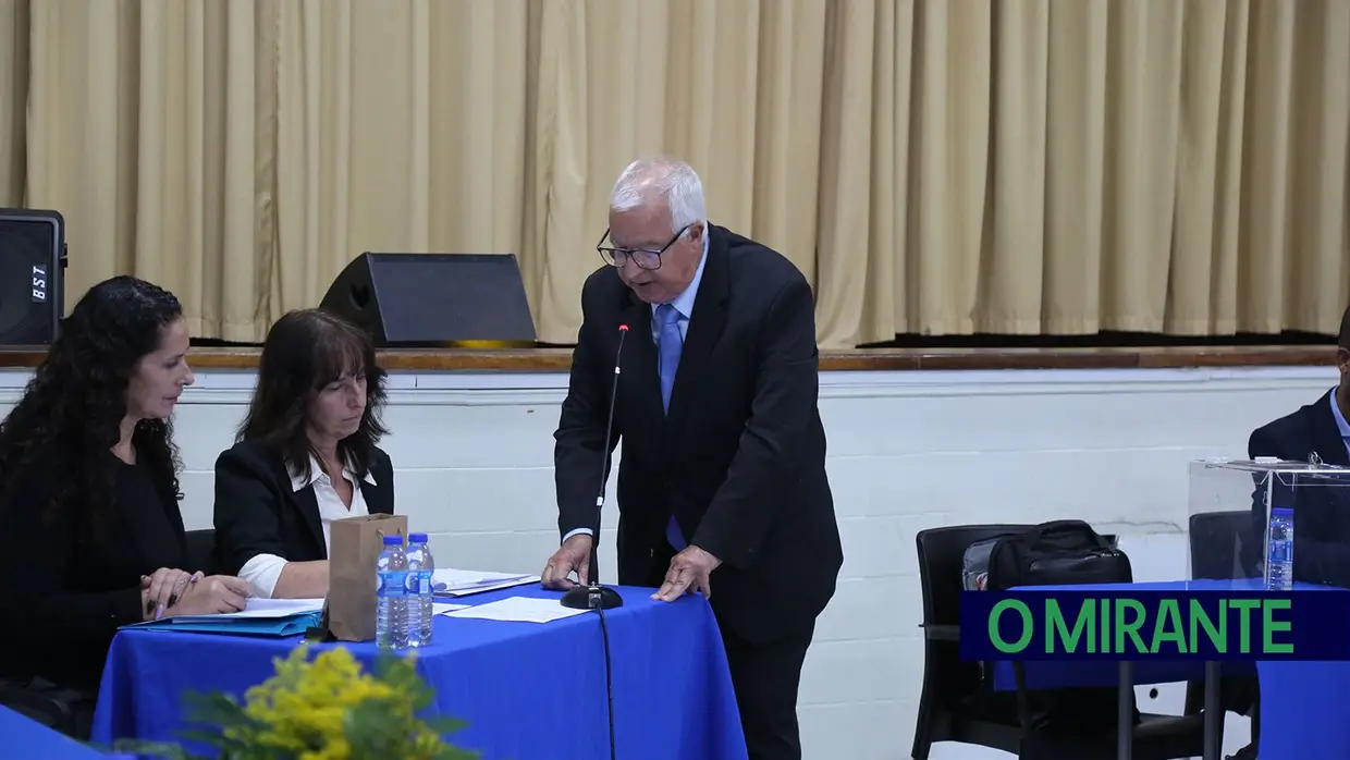 Executivo de Vialonga toma posse com promessa de diálogo e porta aberta