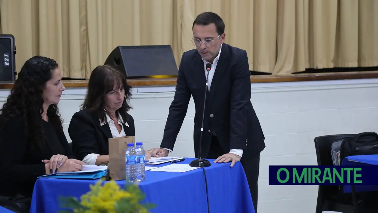 Executivo de Vialonga toma posse com promessa de diálogo e porta aberta