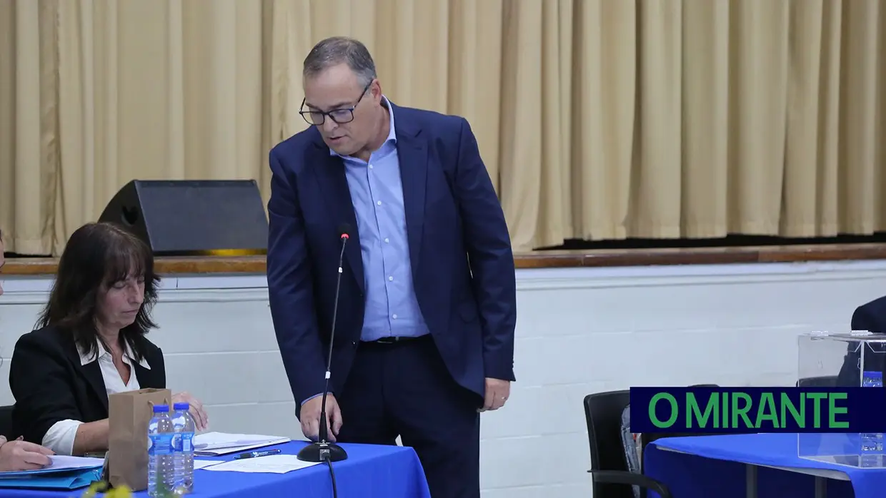 Executivo de Vialonga toma posse com promessa de diálogo e porta aberta