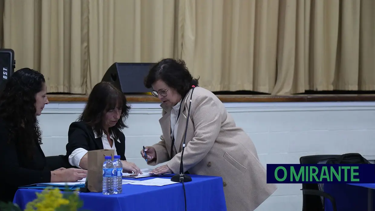 Executivo de Vialonga toma posse com promessa de diálogo e porta aberta