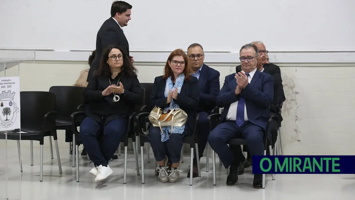 Executivo de Vialonga toma posse com promessa de diálogo e porta aberta