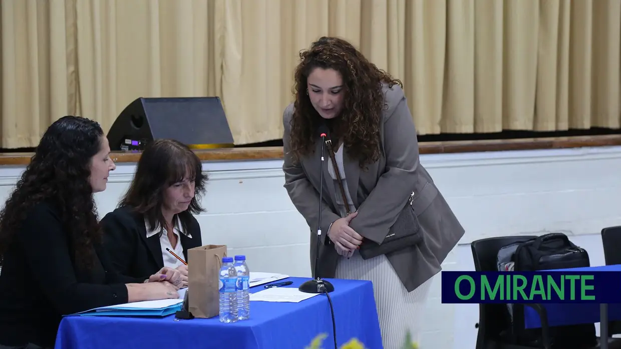 Executivo de Vialonga toma posse com promessa de diálogo e porta aberta