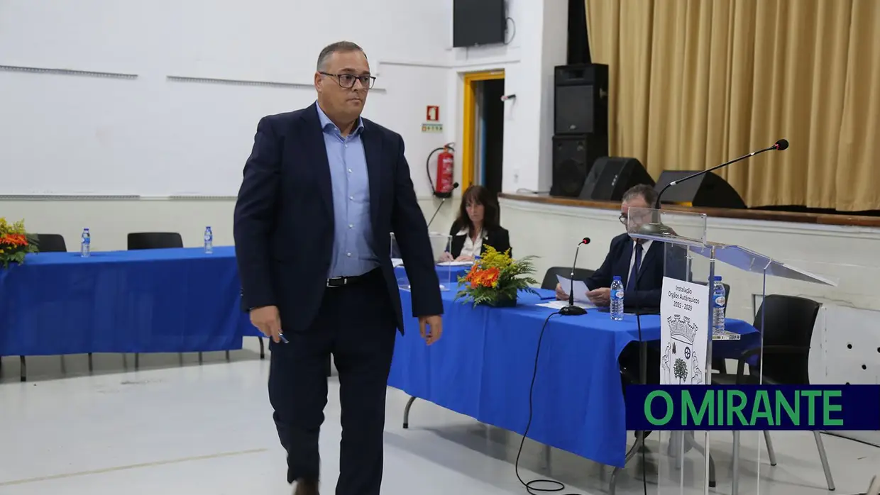 Executivo de Vialonga toma posse com promessa de diálogo e porta aberta