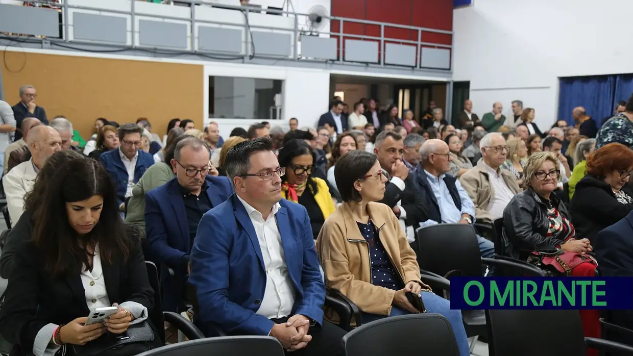 Executivo de Vialonga toma posse com promessa de diálogo e porta aberta