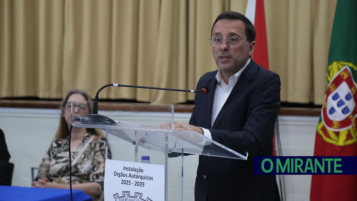 Executivo de Vialonga toma posse com promessa de diálogo e porta aberta