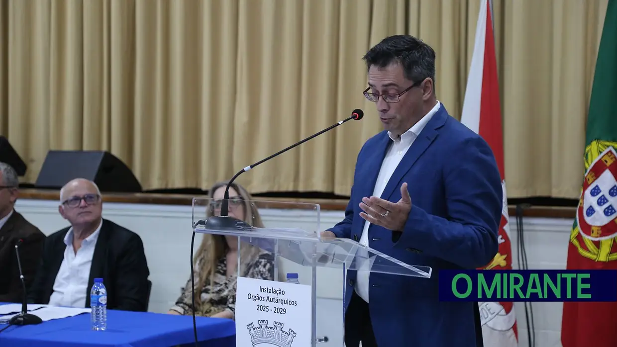 Executivo de Vialonga toma posse com promessa de diálogo e porta aberta