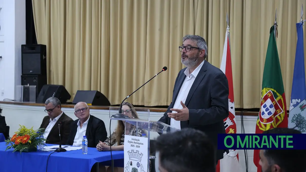 Executivo de Vialonga toma posse com promessa de diálogo e porta aberta