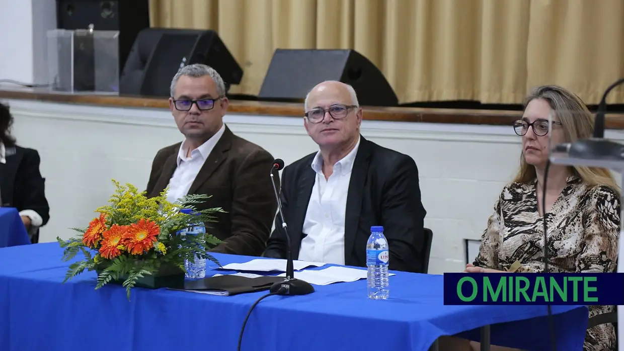 Executivo de Vialonga toma posse com promessa de diálogo e porta aberta