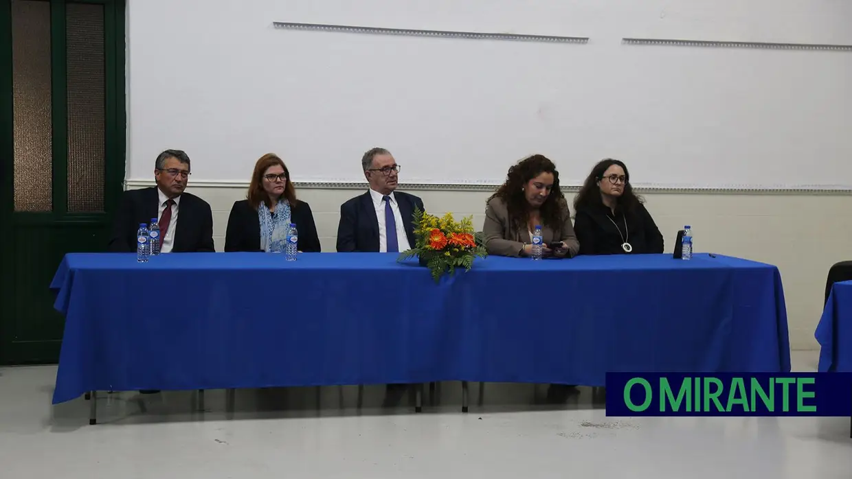 Executivo de Vialonga toma posse com promessa de diálogo e porta aberta