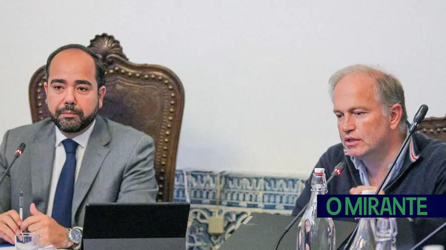 Delegação de competências no presidente da Câmara de Santarém passa com abstenção do Chega e voto de qualidade