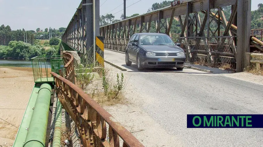 Veículos pesados continuam a necessitar de autorização especial para atravessar ponte sobre o Tejo em Constância