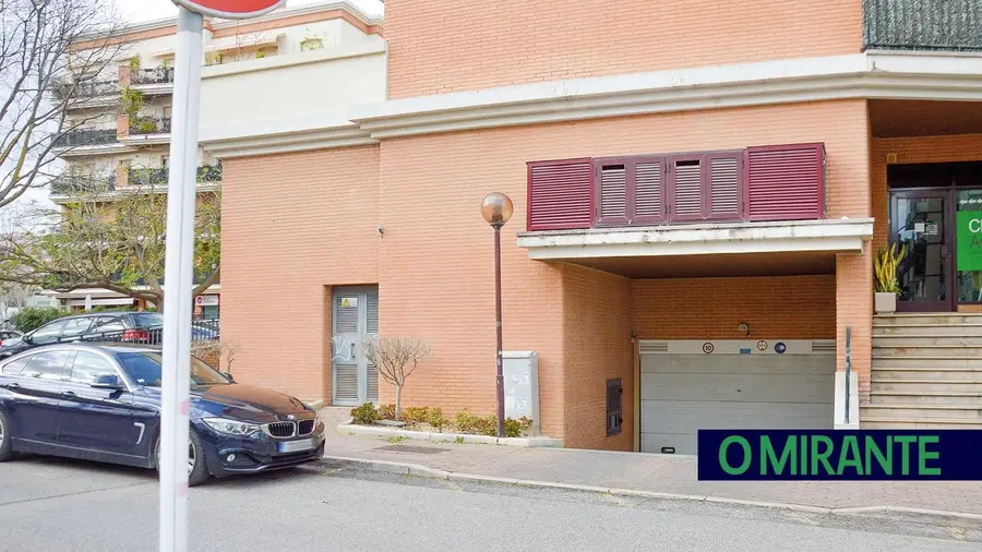 Amantes envolvidos em morte numa garagem de Alverca vão a julgamento por homicídio 