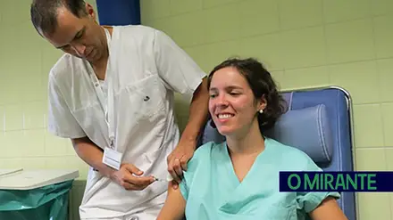 Profissionais da ULS Médio Tejo vacinam-se contra a gripe e a Covid-19