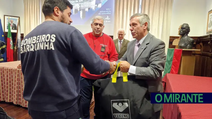 Vila Nova da Barquinha celebrou elevação a concelho com homenagem aos bombeiros
