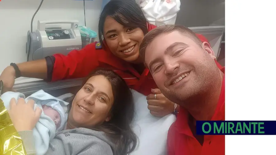 Bombeiros de Salvaterra de Magos ajudam mãe a dar à luz antes de chegar ao hospital 