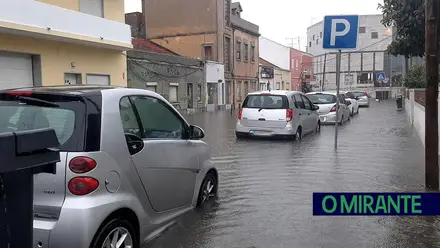 Inundações repetem-se junto à estação de Alverca e não há solução à vista 
