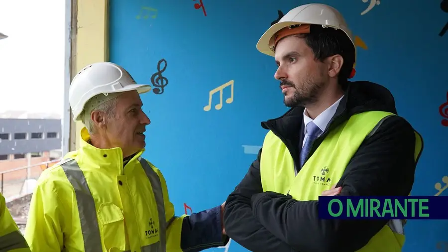 Tiago Carrão visitou obras na Escola Gualdim Pais. Foto Município de Tomar 