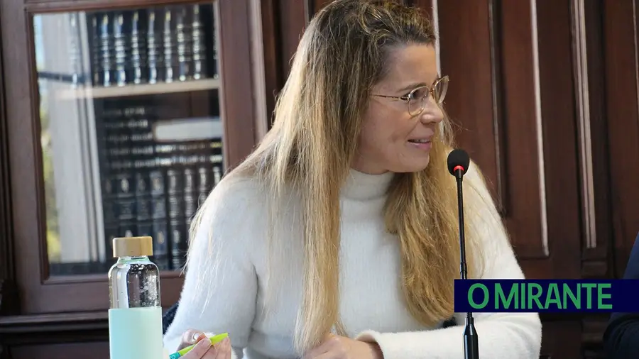 Vereadora do Chega engana-se a votar proposta de delegação de competências em Azambuja