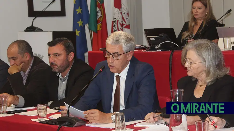 Assembleia Municipal de Ourém aprova manutenção dos 5% de participação variável no IRS para 2026