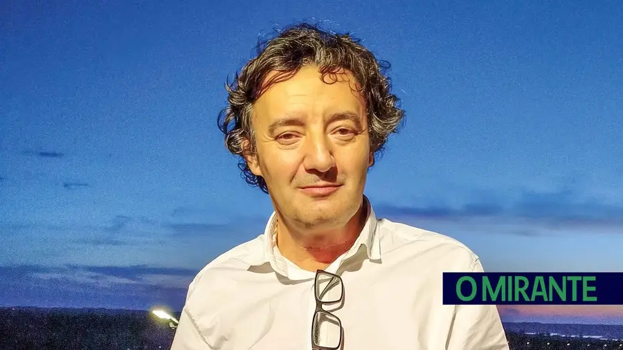 “Quando estou fora sem notícias locais parece que falta oxigénio”