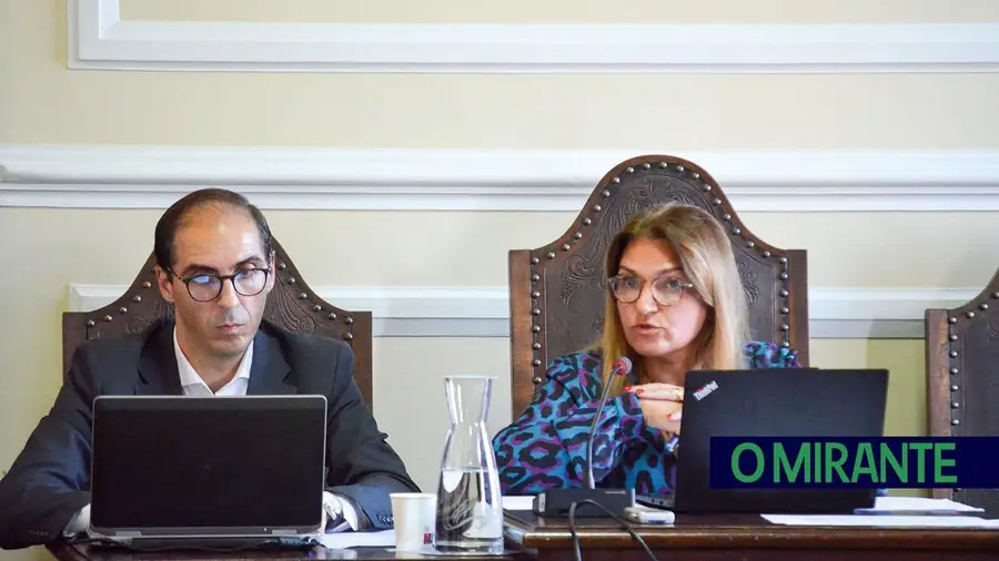 Modelo do novo evento natalício “Lezíria Encantada” divide autarcas de Benavente e gera críticas