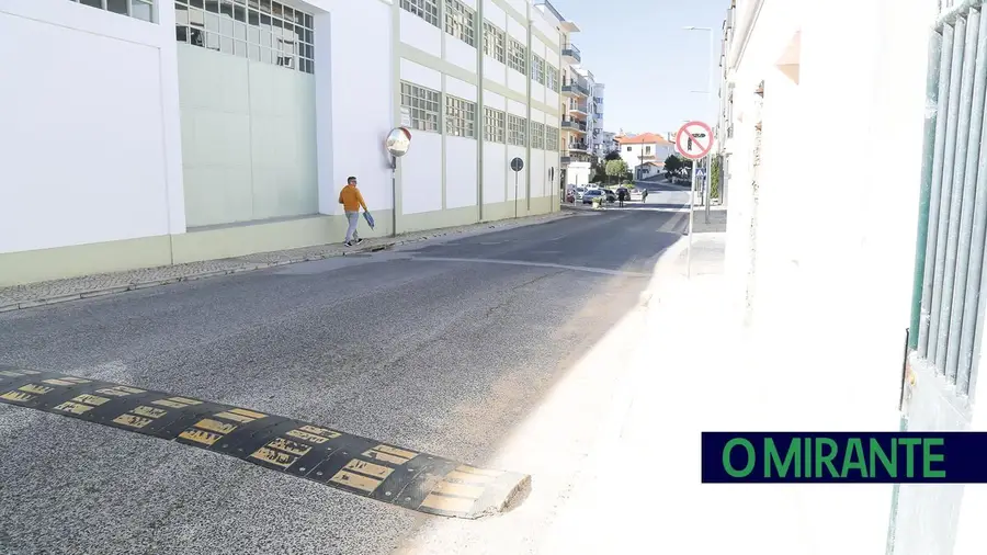 Moradores do Carregado exigem solução para roturas sucessivas na rede de água