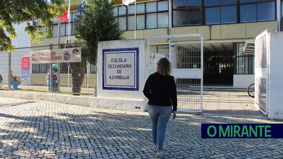 Azambuja tem de apresentar candidatura para requalificação da escola secundária até final do mês