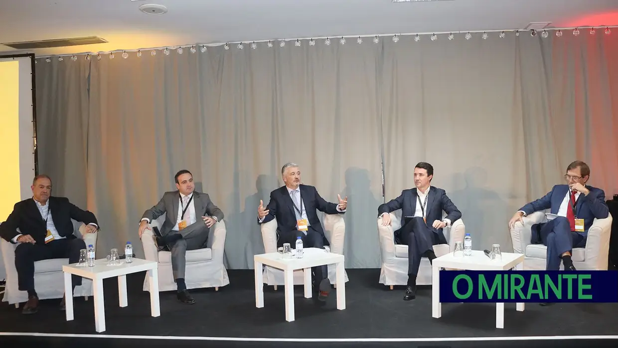 Empresários da metalurgia e eletromecânica reuniram em Santarém para debater desafios do sector