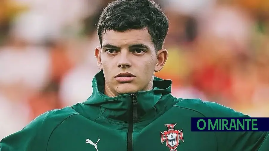 Alenquer atribui voto de louvor ao futebolista João Carvalho