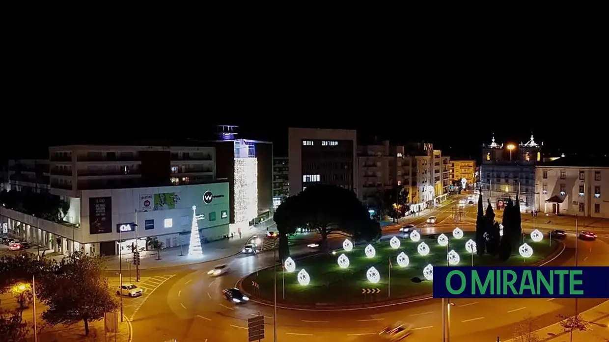 Luzes de Natal já brilham em Santarém