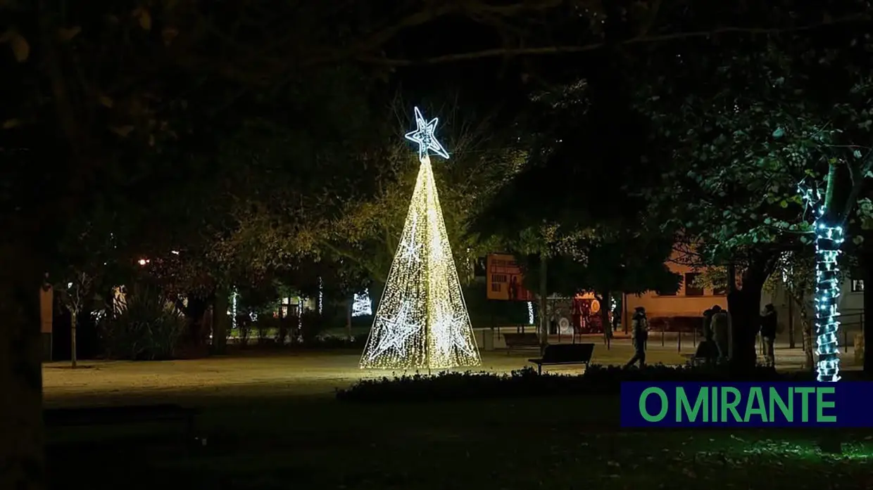 Luzes de Natal já brilham em Santarém