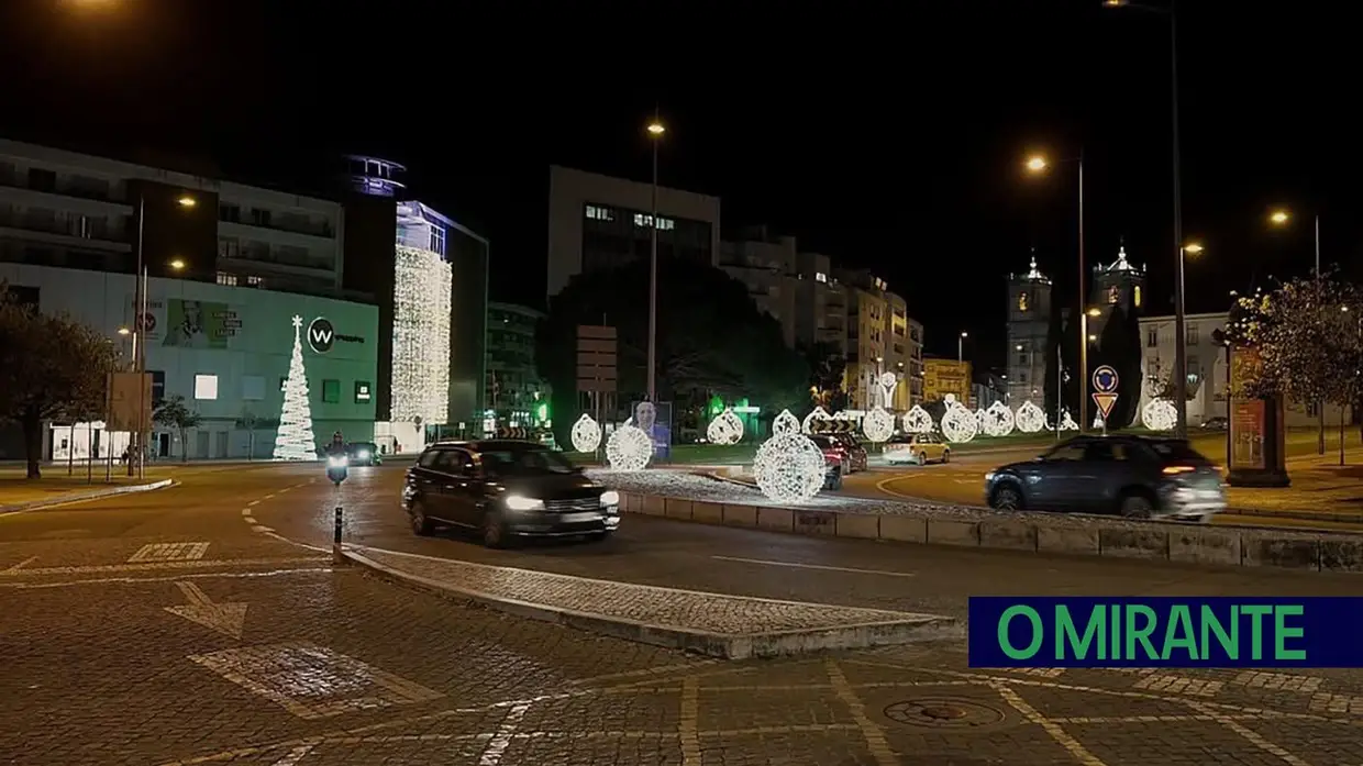 Luzes de Natal já brilham em Santarém