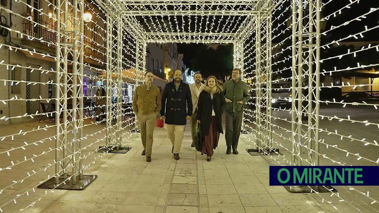 Luzes de Natal já brilham em Santarém