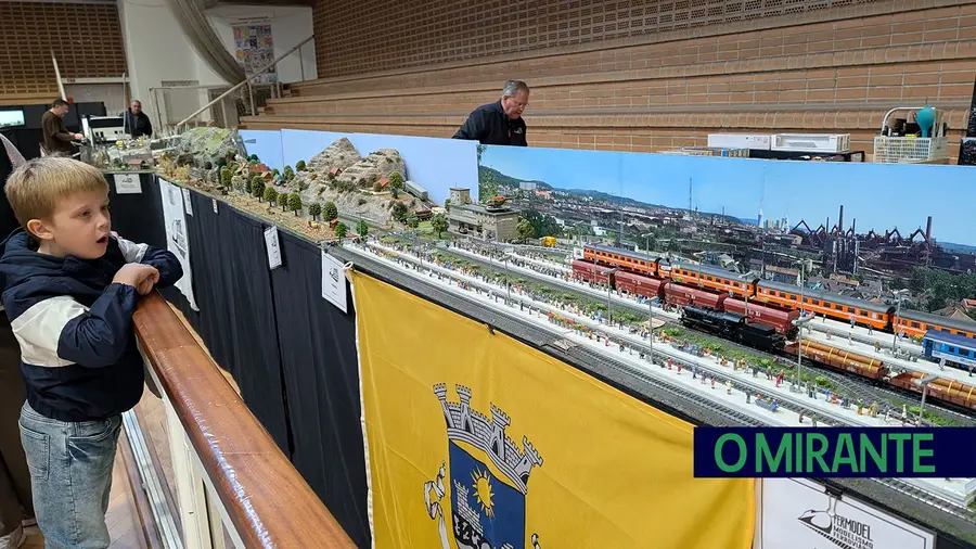 Comboios em miniatura pararam em Alverca e receberam centenas de visitantes