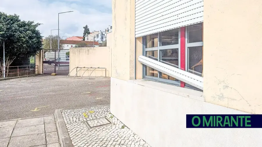 Pais de alunos da escola do Bom Sucesso pedem obras urgentes para problemas antigos