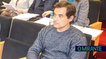 Autarca de Alpiarça dispensa advogado em mais uma batalha com família Rosa do Céu