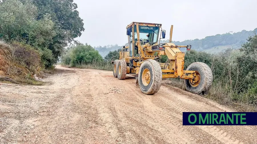 Protesto de cidadão adia obras na Estrada da Azulada