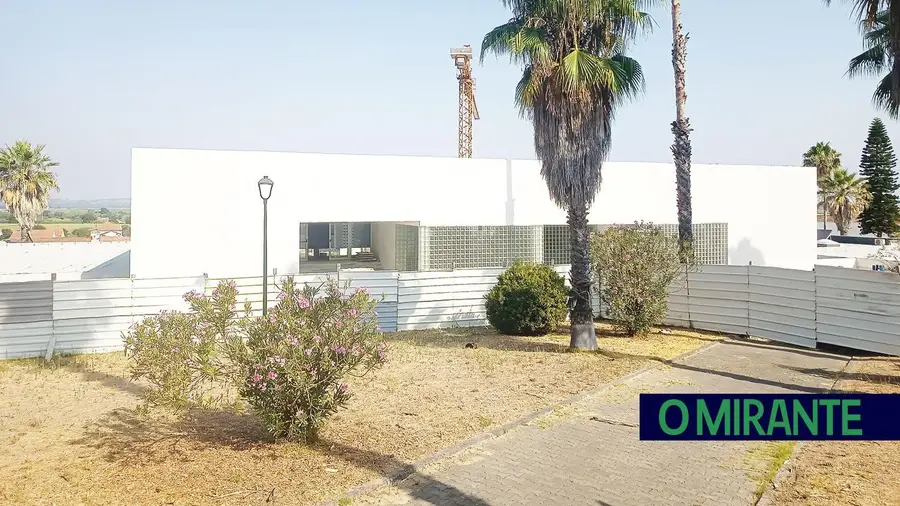 Erros e omissões obrigam a trabalhos complementares nas Piscinas da Chamusca encerradas há seis anos