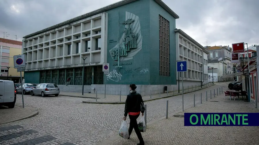 Praga de ratos obriga funcionários a sair de contentores do tribunal de Vila Franca de Xira