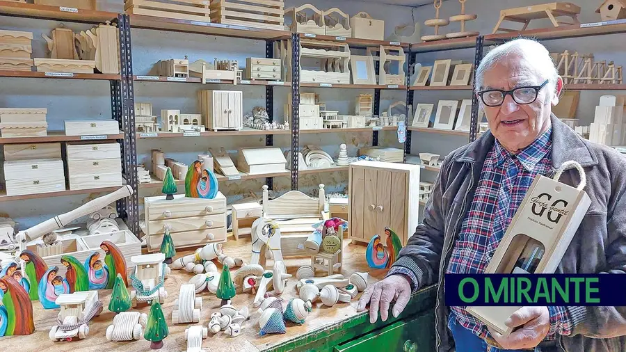 A Casa do Artesanato fabrica e vende brinquedos tradicionais em madeira
