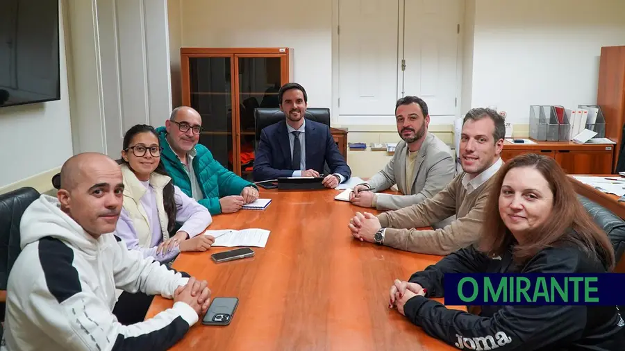Tiago Carrão e comitiva da Escola de Futebol de Tomar. Foto Município de Tomar 
