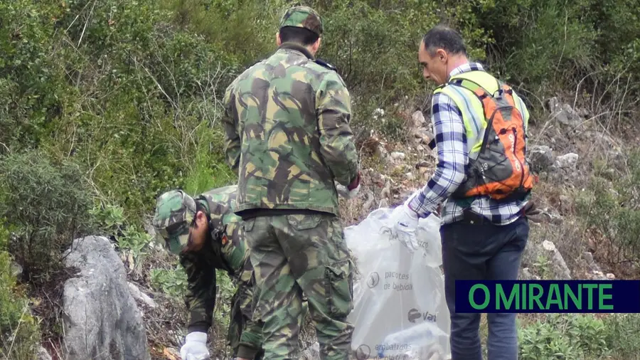 Escolas, militares e escuteiros envolvidos na Semana da Floresta Autóctone em Alenquer