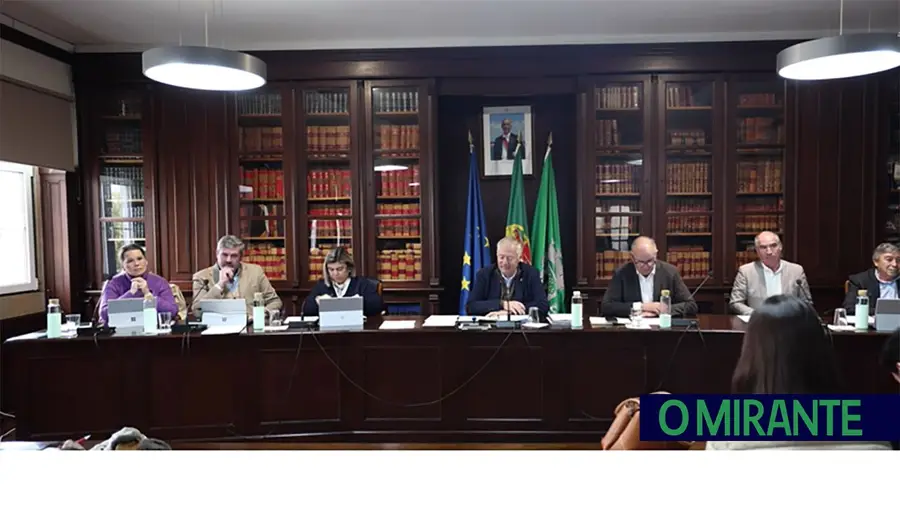 Azambuja mantém inalterada política fiscal para 2026