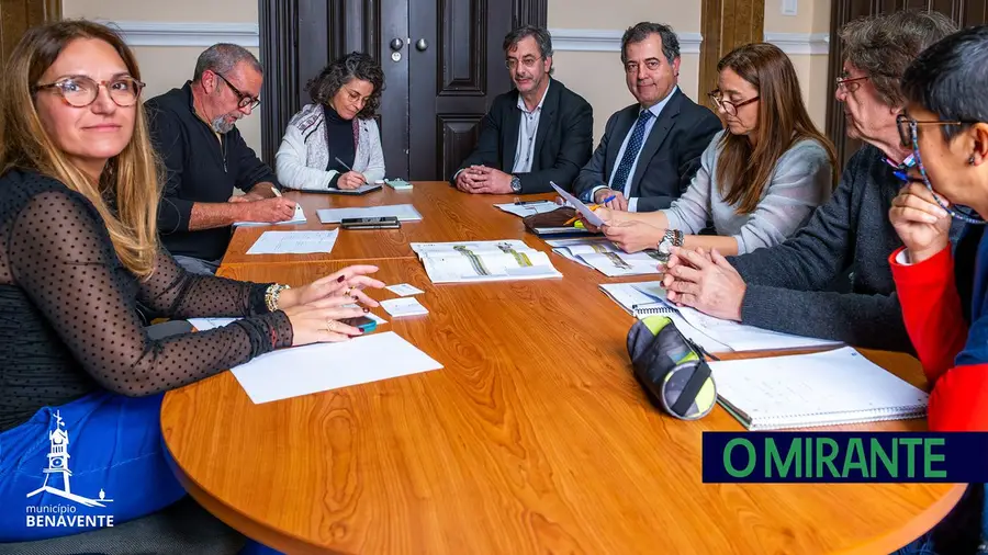 Urgência de obras na EN118 domina encontro entre município de Benavente e IP