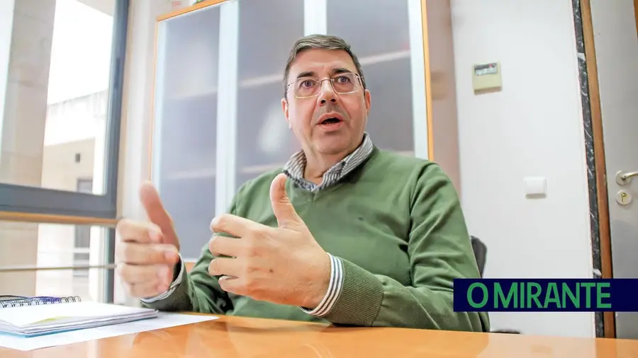 Orçamento de 28 milhões da Câmara de Almeirim dá prioridade à habitação, saúde e educação