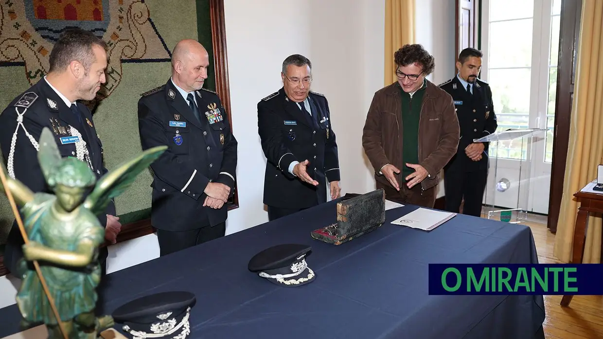 PSP atribuiu condecorações e oferece instrumentos em Santarém