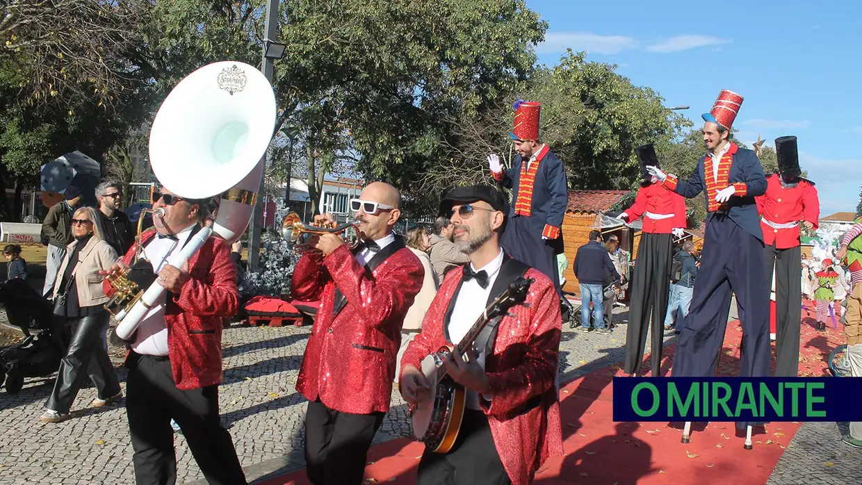 Parada de Natal animou centro de Santarém